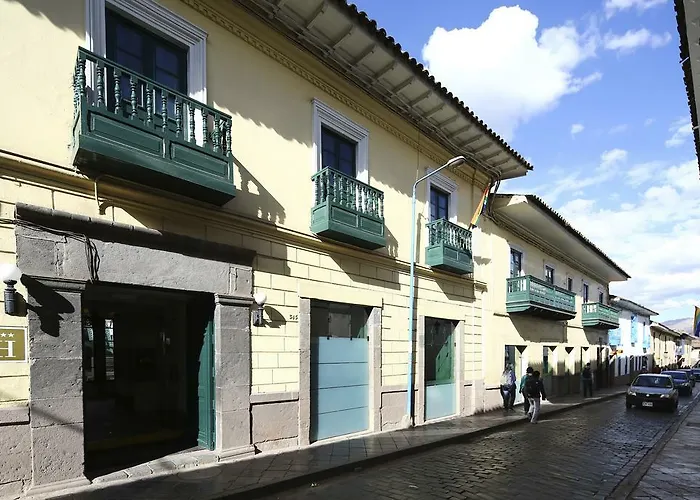 Hotel Raymi